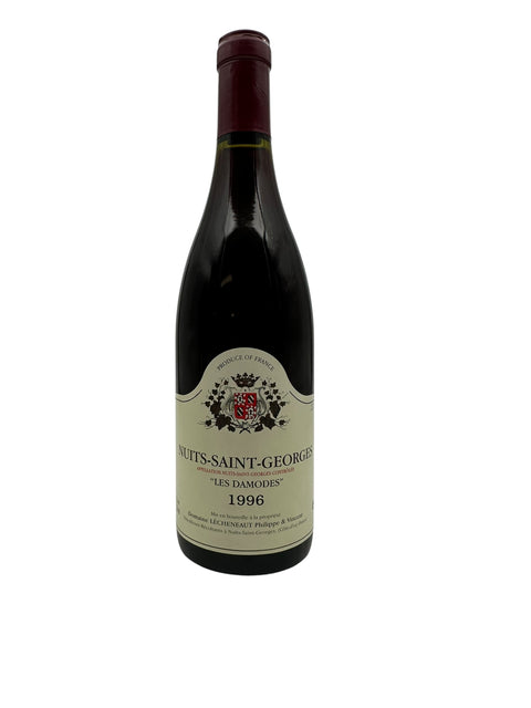 Flaske af Nuits-Saint-Georges Domaine Lecheneaut 1996 rødvin