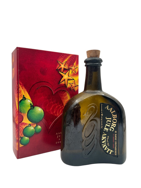 Aalborg Jule Akvavit flaske ved siden af gaveæske