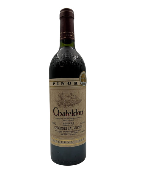 Flaske af Chateldon Pinord 1999 rødvin fra Penedès Spanien