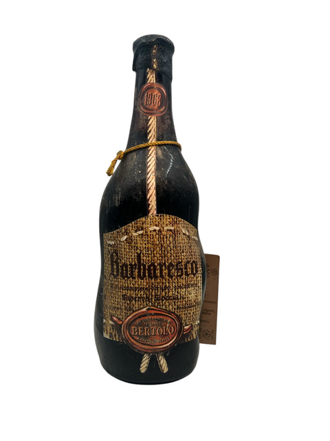 Flaske af Barbaresco Bertolo 1966 med rustik etiket