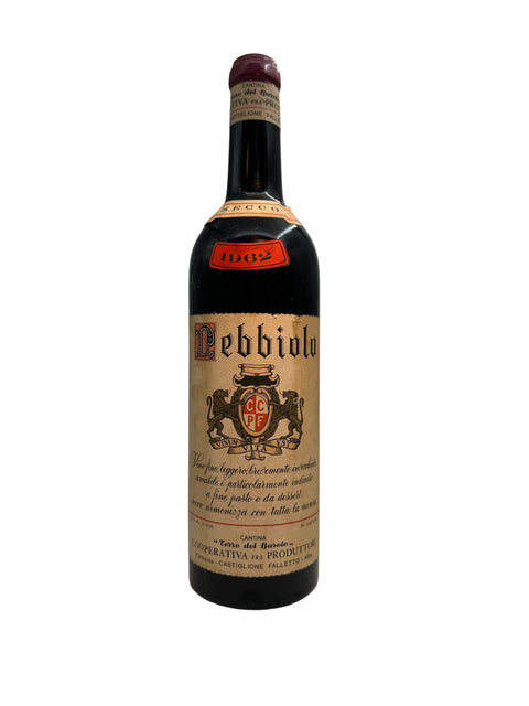 Flaske af Nebbiolo fra 1962 med etikette og årgang