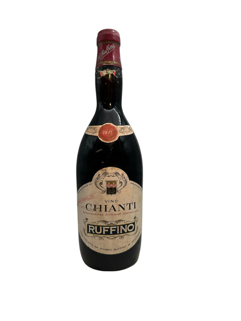 Flaske af Chianti Ruffino 1971 med klassisk etiket