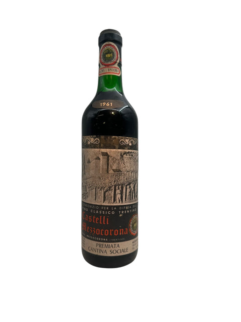 Flaske af Castelli Mezzocorona årgang 1961 fra Cantina Sociale