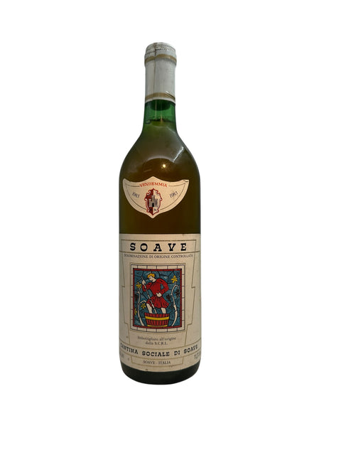 En flaske Soave hvidvin fra Cantina Sociale årgang 1963