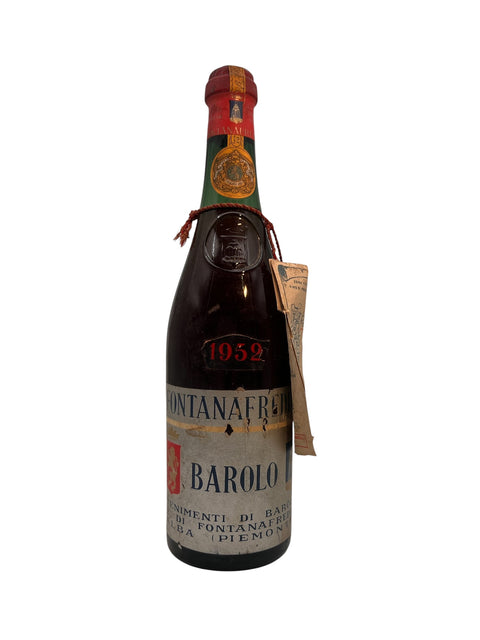Flasche Barolo Fontanafredda 1952 mit Etikett